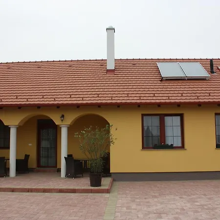 Kiserdo Vendeghaz Penzion Rajka