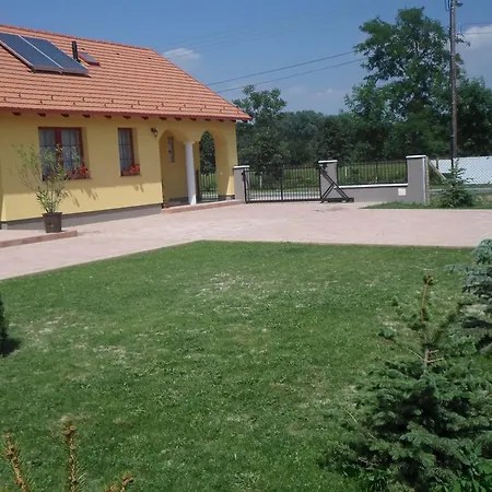 Kiserdo Vendeghaz Penzion Rajka