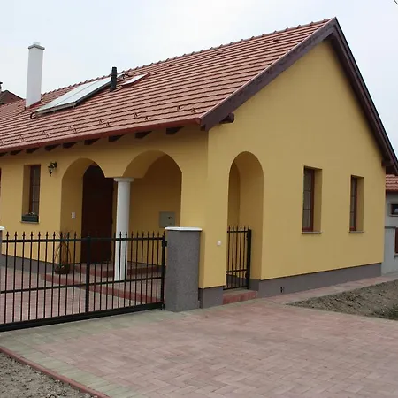 Kiserdo Vendeghaz 3* Rajka