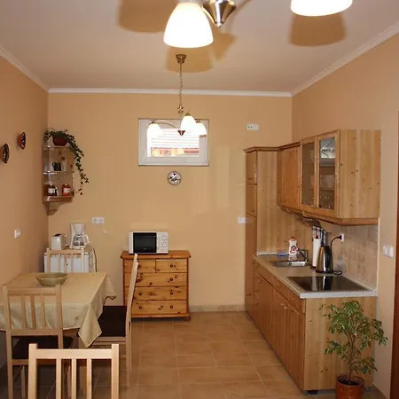 Kiserdo Vendeghaz 3* Rajka